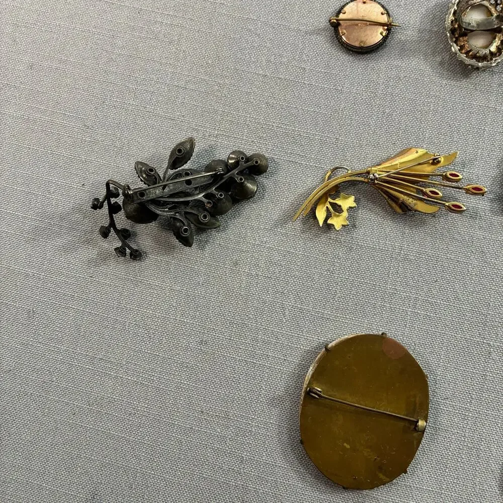 Vintage Costume Jewelry Lot Rhinestone Brooches Pins Rings Floral Portrait
